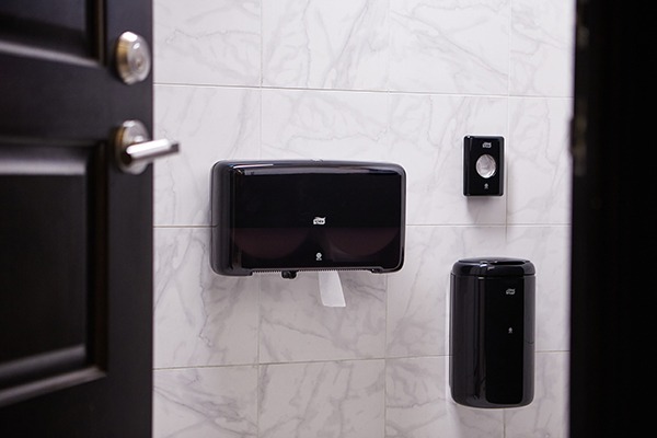 Køb Tork toiletpapir i ruller hos JustMore i 2-lags, 3-lags, god styrke og blød kvalitet i kartoner med certificering